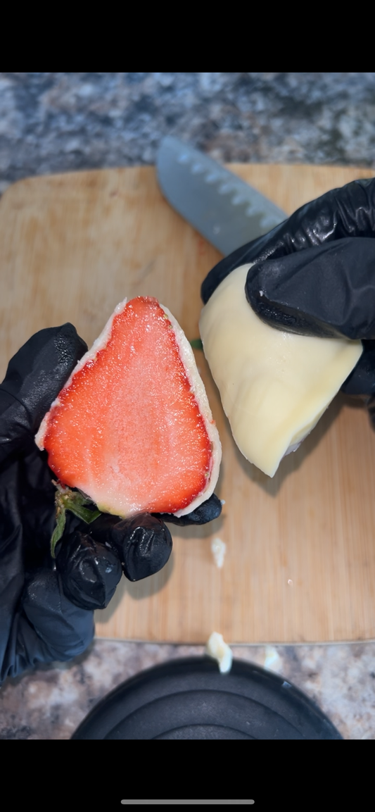 White chocolate strawbs - 5x in a cup