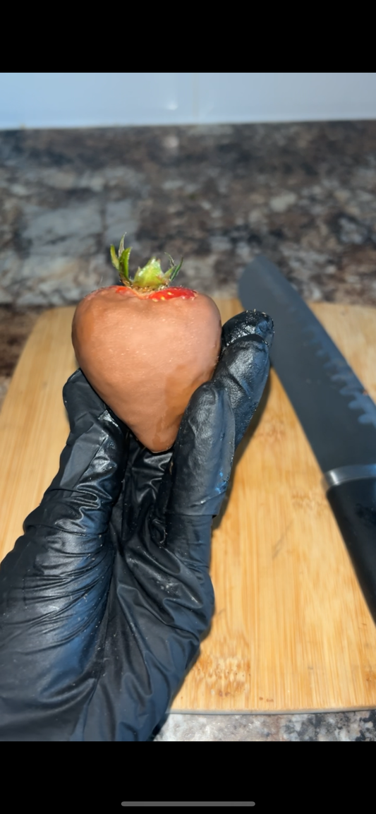 Milk chocolate strawbs- x5 in a cup